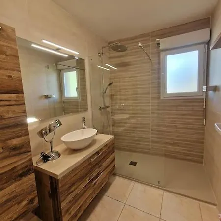 Spacieux Et Elegant T3 En Bord De Apartment