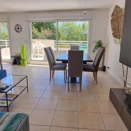 Spacieux Et Elegant T3 En Bord De Apartment