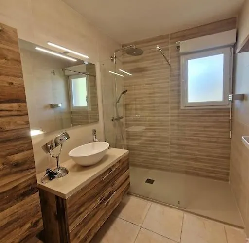 Spacieux Et Elegant T3 En Bord De Appartement